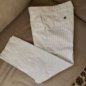 BANANA REPUBLIC  Avery New a seersucker grey and white stripe size 6